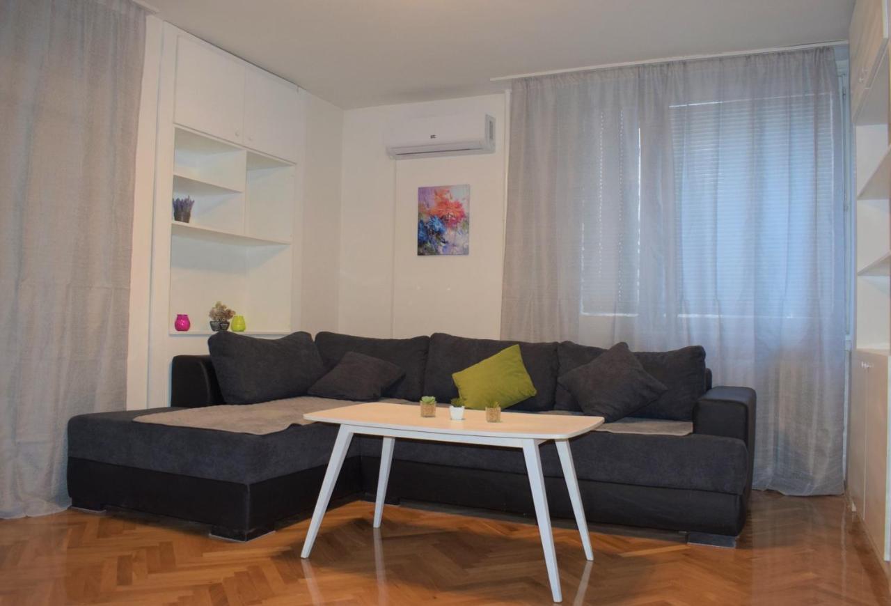 Tea's Apartment, - Centre *